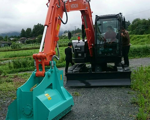 日立建機　油圧ショベル　バックホー　納品